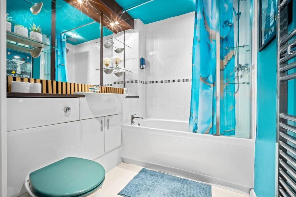 Top Floor City Centre Apartment - Sleeps 7 - 4 Beds - With Balcony And Parking - Smart Tv'S On Each Bedroom Wall - 5 Mins From Bullring, Selfridges, Moor Street Station - By Zena Stays Birmingam Exterior foto