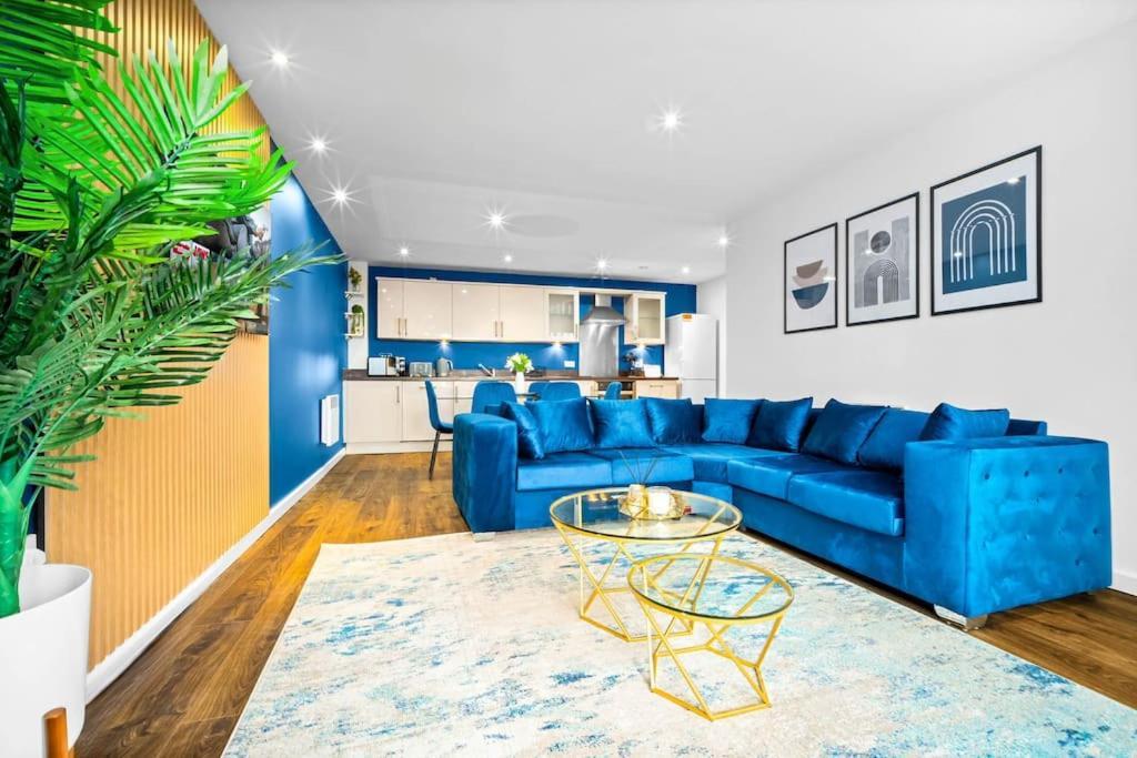 Top Floor City Centre Apartment - Sleeps 7 - 4 Beds - With Balcony And Parking - Smart Tv'S On Each Bedroom Wall - 5 Mins From Bullring, Selfridges, Moor Street Station - By Zena Stays Birmingam Exterior foto