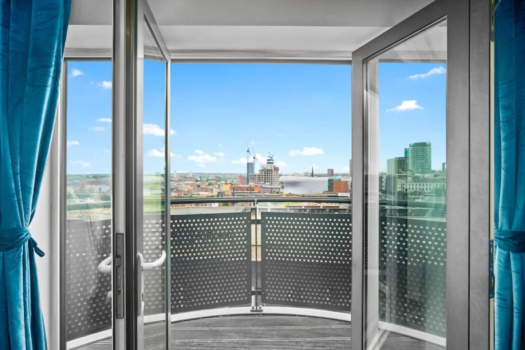Top Floor City Centre Apartment - Sleeps 7 - 4 Beds - With Balcony And Parking - Smart Tv'S On Each Bedroom Wall - 5 Mins From Bullring, Selfridges, Moor Street Station - By Zena Stays Birmingam Exterior foto